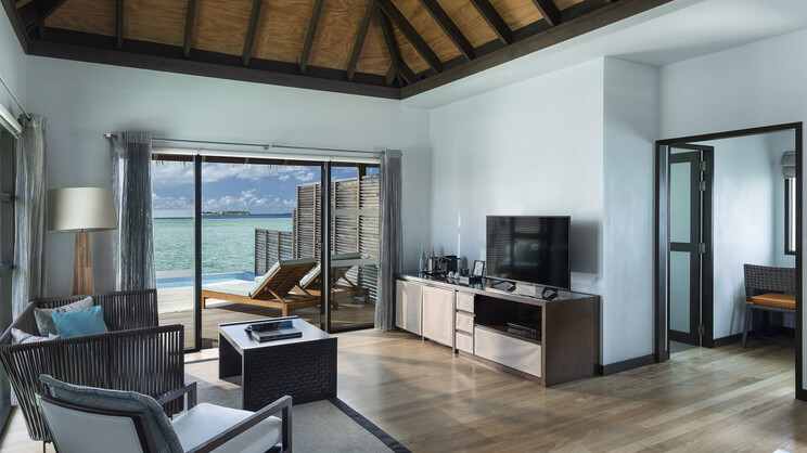 Water Bungalow with Pool